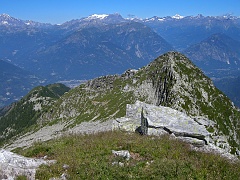 Vetta del Tignolino , il Monte Leone in lontananza !! (un'aerea cresta collega la cima al Tignolino di Trontano mt.2210 di fronte a noi)